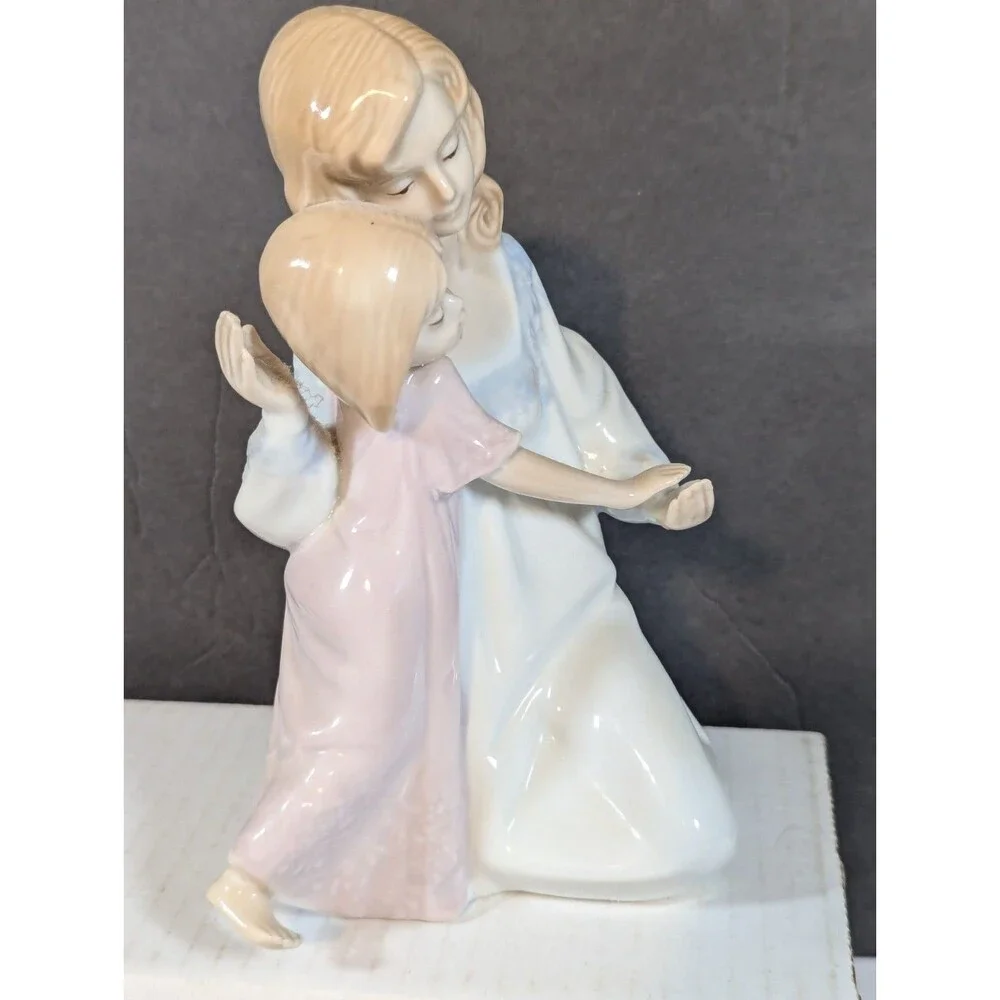 199 Mother and Daughter Porcelain Figurine by Paul Sebastian 7